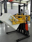 Crucible-coating electric pallet truck, crucible cleaning and grinding handling suction cup lifting device