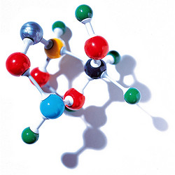 N-(2-Amino-4,6-dichloro-5-pyrimidinyl)formamide (FADCP)2-氨基-4,6-二氯-5-甲酰氨基嘧啶