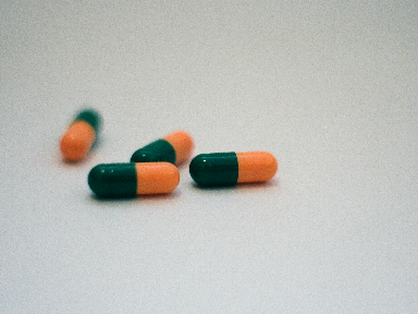 黑黃膠囊