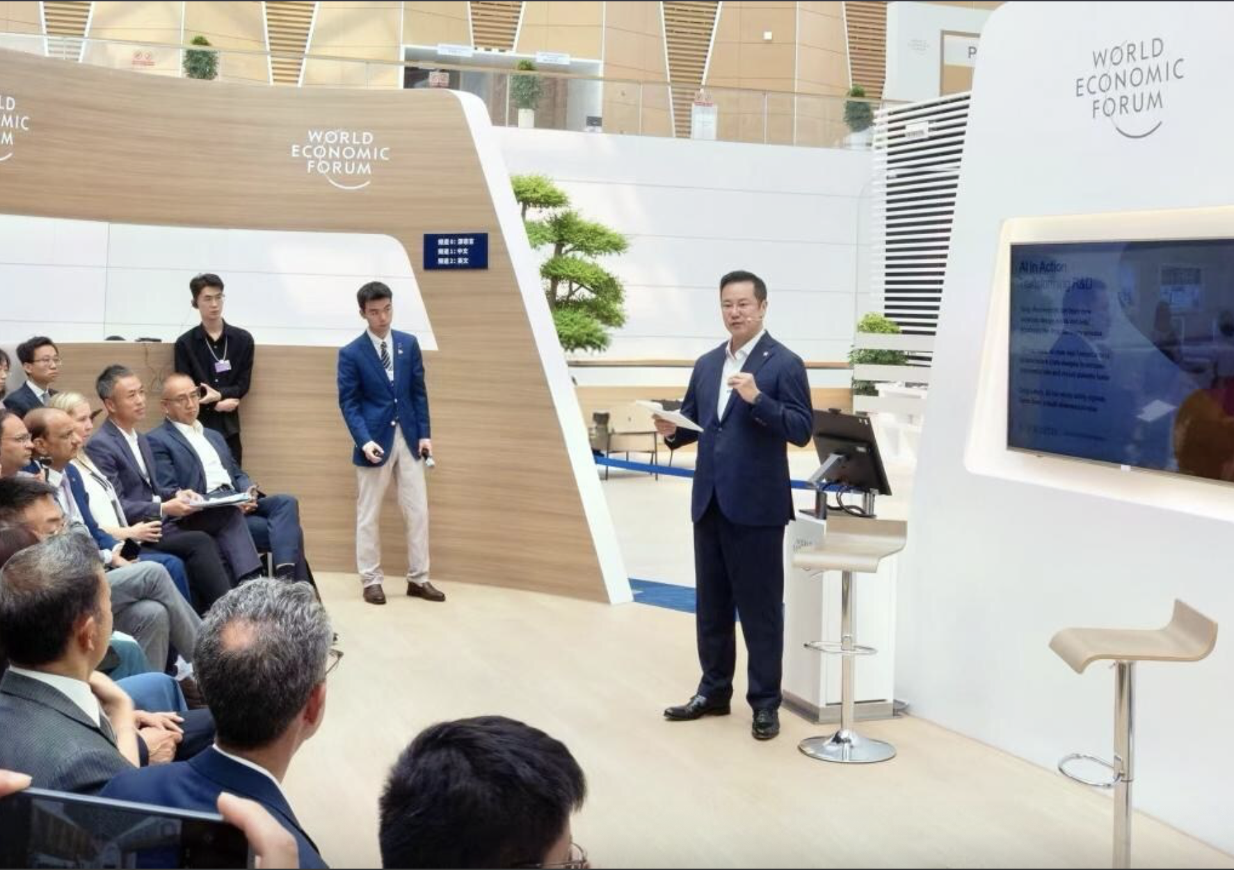 李堯在2025年夏季達(dá)沃斯論壇分享醫(yī)藥領(lǐng)域創(chuàng)新見解