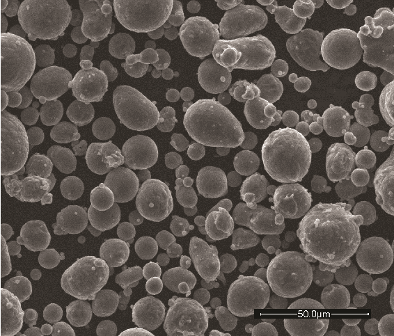 原料粉体的扫描电子显微镜照片证明气体雾化颗粒的形状规则，表面光滑