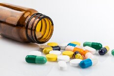 浓度如何影响盐酸羟胺对其他药物的作用？