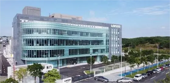 作为全球最大的医药CDMO企业，龙沙此次关闭广州新知识城工厂的决定说明了很多问题，这些问题既是全球大形势下的必然发展，也是国内小环境下的命运安排。