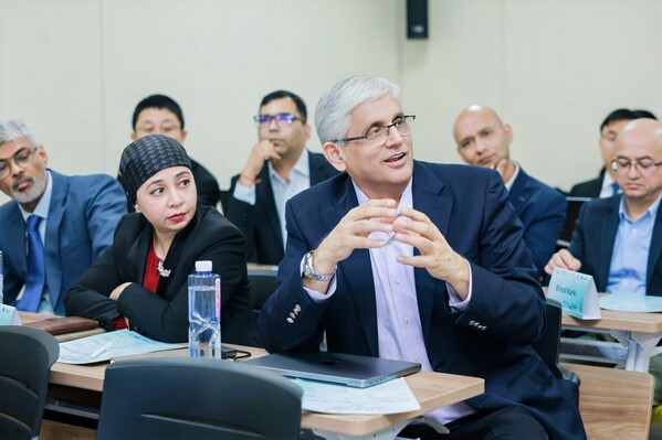 “一帶一路”共建國家學員積極討論